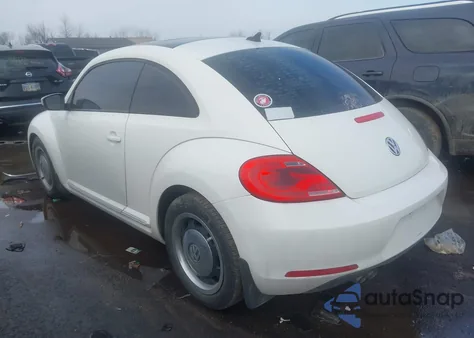 2012 Volkswagen Beetle 2.5L z USA, uszkodzony, nr VIN 3VWJX7AT1CM631050